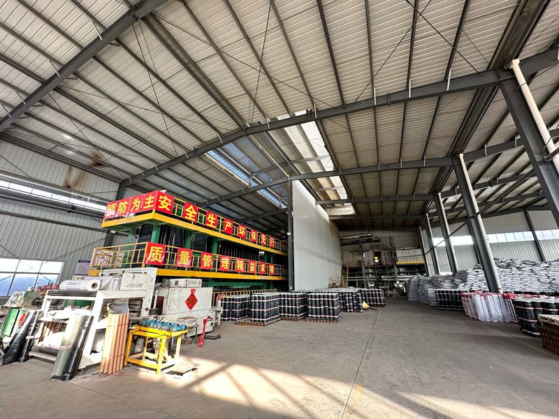 Weifang Zhongyuan Waterproof Material Co., Ltd. γραμμή παραγωγής του κατασκευαστή